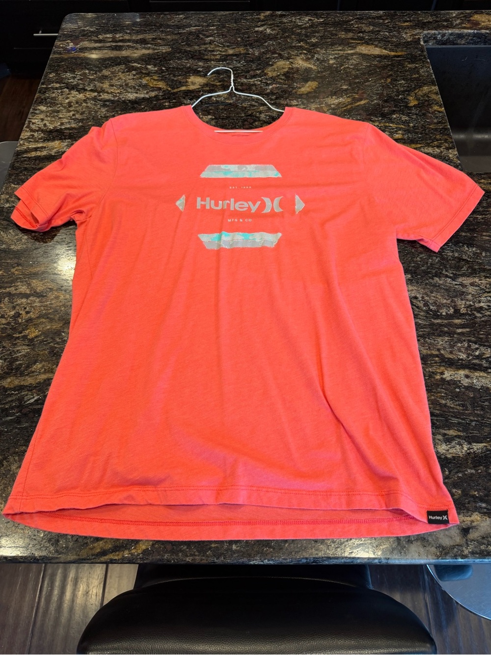 Hurley Men’s Coral Graphic Tee - Short Sleeve Shirt L